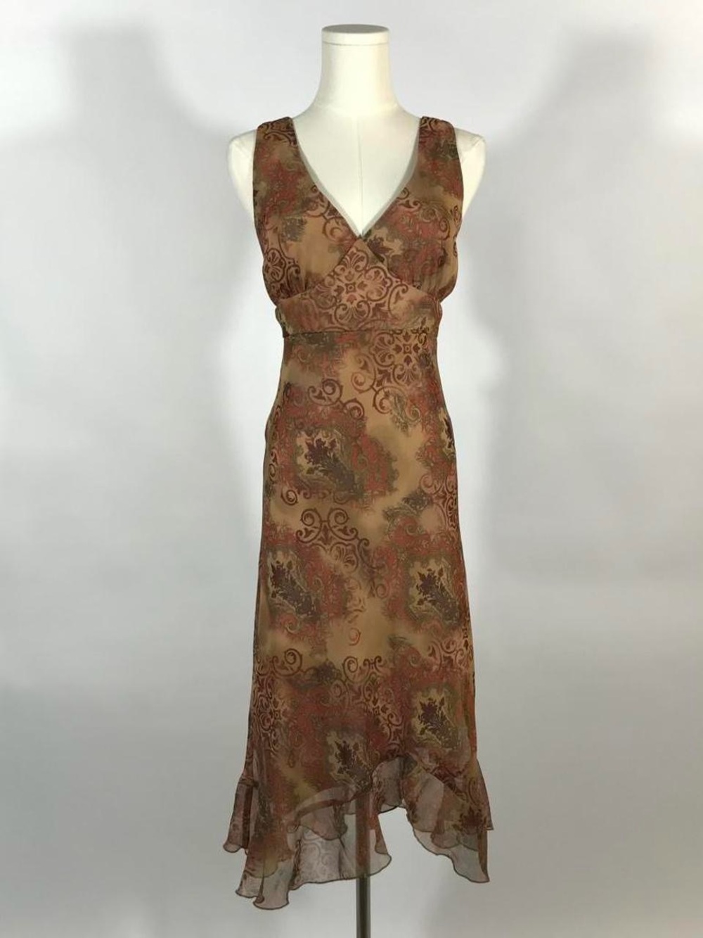 Sleeveless V-Neck Paisley Midi Dress in Brown